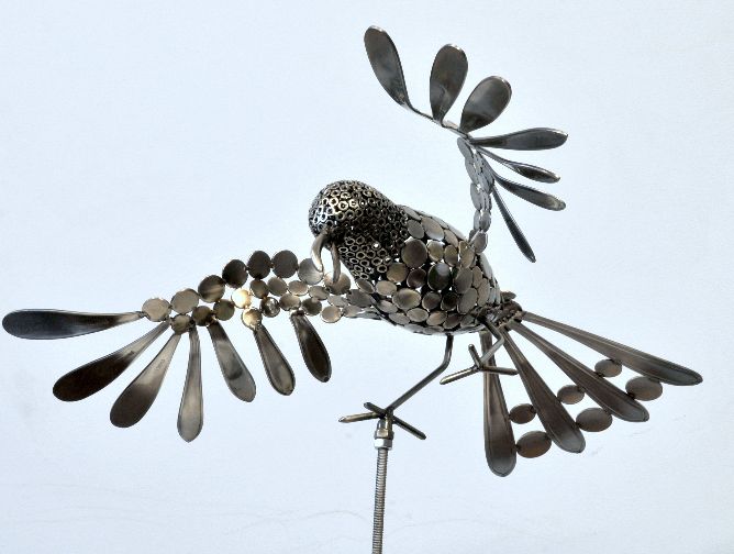 oiseau en metal recycl