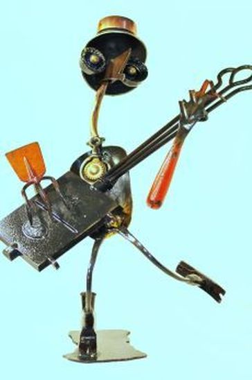 guitariste realise avec objets recuperes