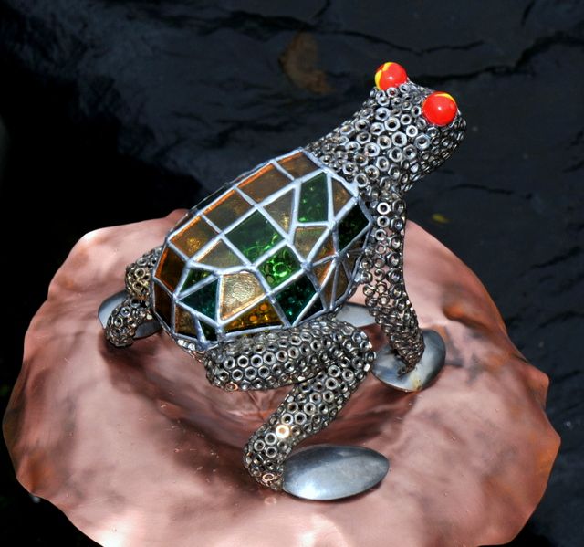 sculpture grenouille inox avec tiffany