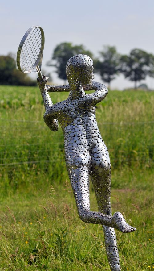 joueuse de tennis en metal